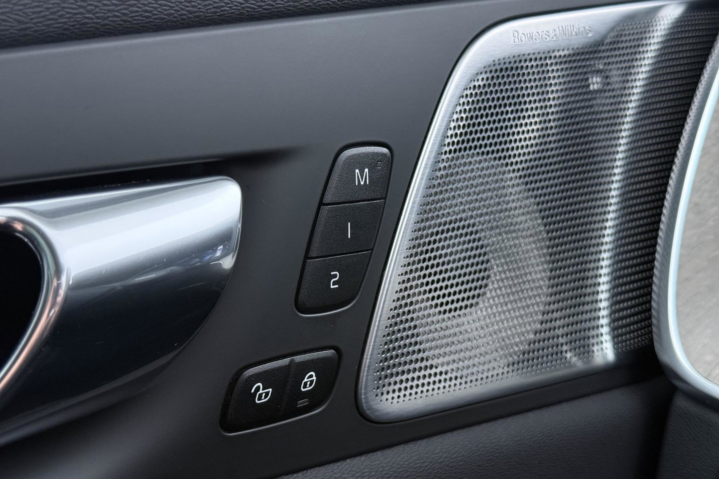 Volvo XC60 T6 Recharge Inscription | ACC | Luchtvering | Panoramadak | Bowers&Wilkins | 360° Camera | Head-Up | Pilot Assist | 20 Inch