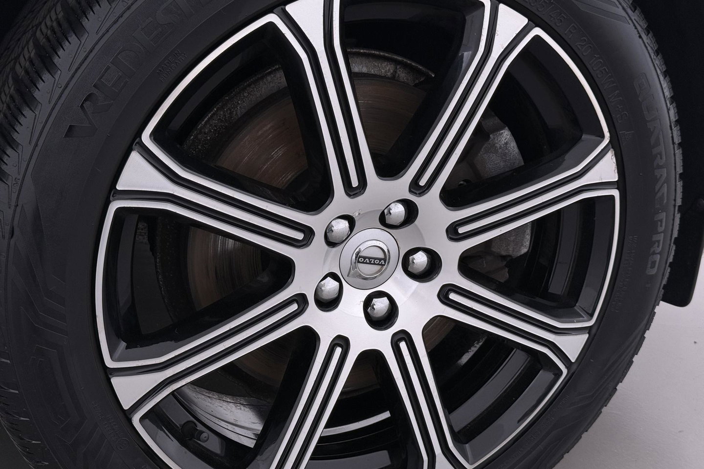 Volvo XC60 T6 Recharge Inscription | ACC | Luchtvering | Panoramadak | Bowers&Wilkins | 360° Camera | Head-Up | Pilot Assist | 20 Inch