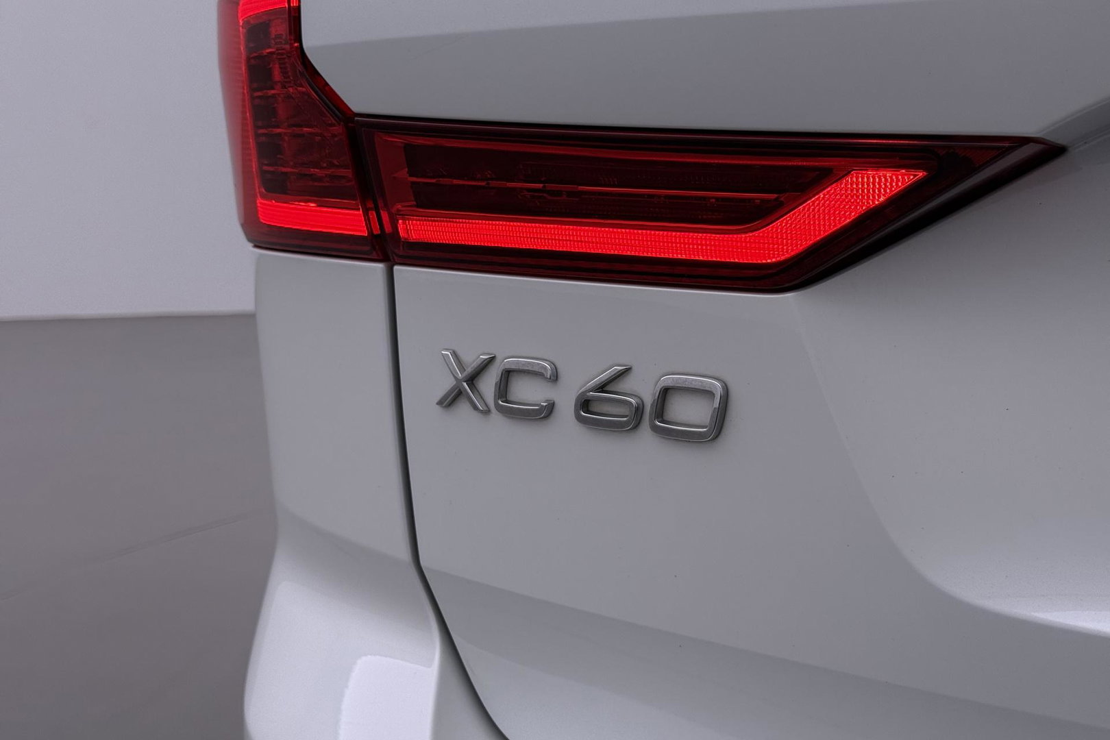 Volvo XC60 T6 Recharge Inscription | ACC | Luchtvering | Panoramadak | Bowers&Wilkins | 360° Camera | Head-Up | Pilot Assist | 20 Inch