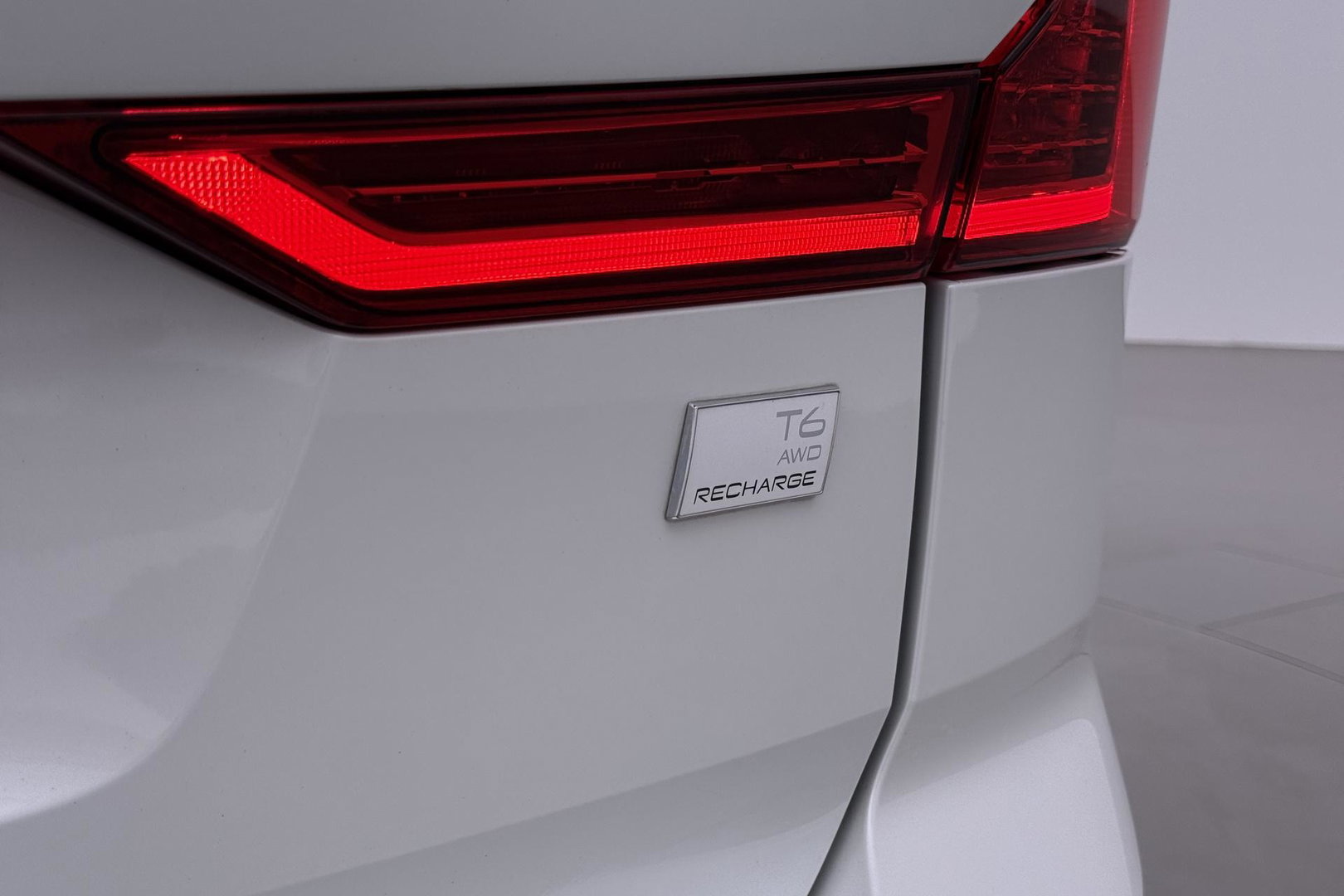 Volvo XC60 T6 Recharge Inscription | ACC | Luchtvering | Panoramadak | Bowers&Wilkins | 360° Camera | Head-Up | Pilot Assist | 20 Inch