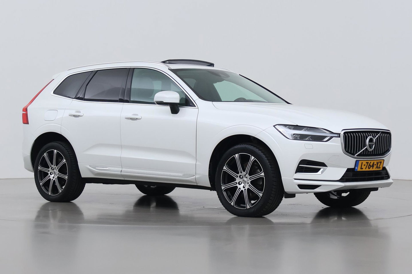 Volvo XC60 T6 Recharge Inscription | ACC | Luchtvering | Panoramadak | Bowers&Wilkins | 360° Camera | Head-Up | Pilot Assist | 20 Inch