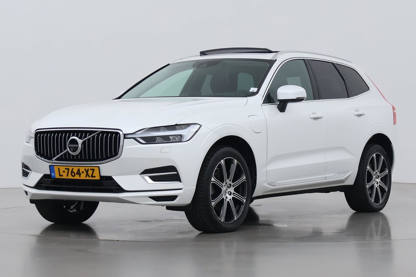 Volvo XC60 T6 Recharge Inscription | ACC | Luchtvering | Panoramadak | Bowers&Wilkins | 360° Camera | Head-Up | Pilot Assist | 20 Inch