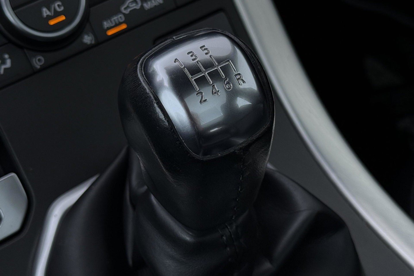 Land Rover Range Rover Evoque 2.0 eD4 HSE | Panoramadak | Stoel+Stuurverwarming | Trekhaak | Memory | Camera | 20 Inch