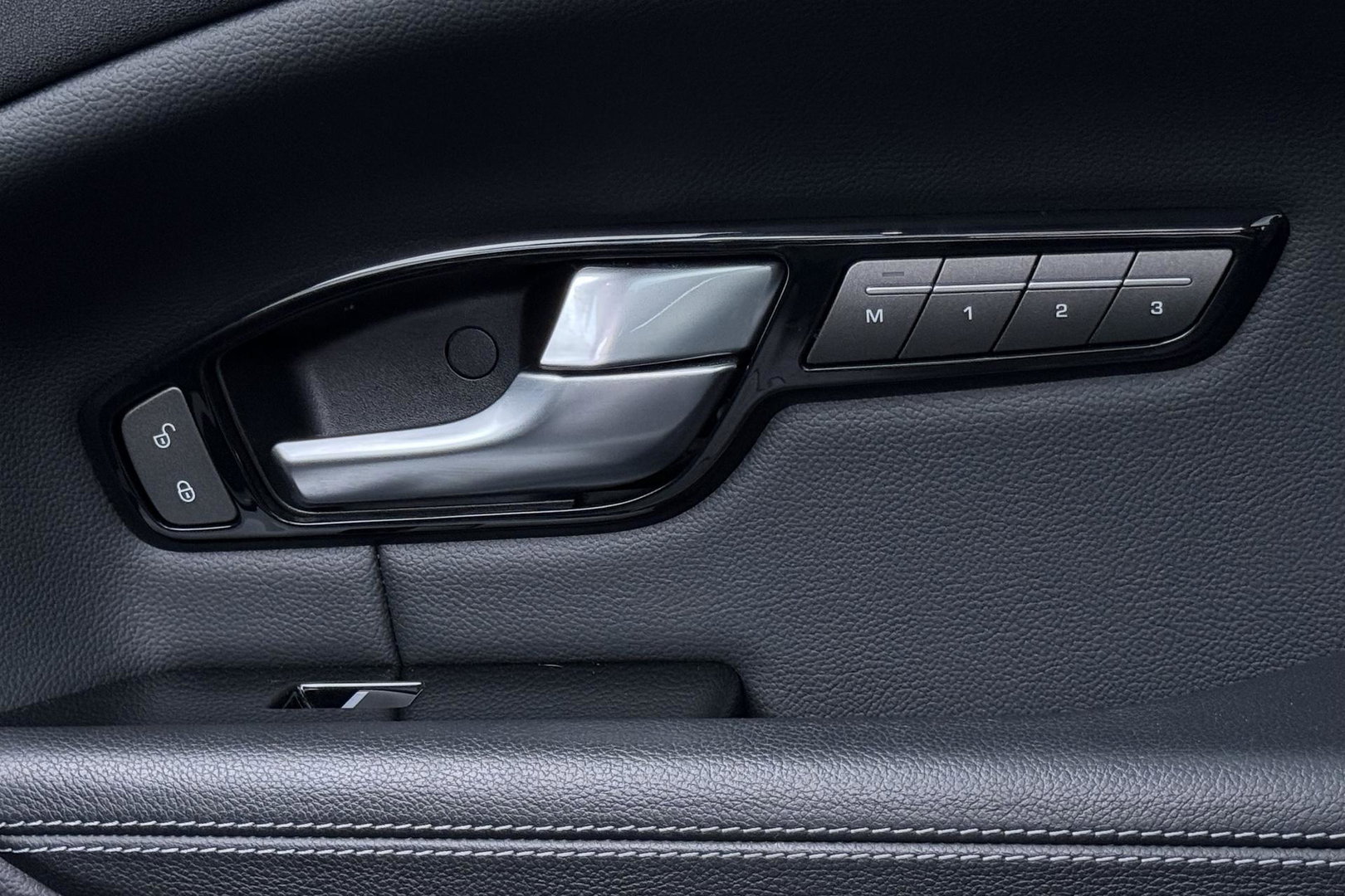 Land Rover Range Rover Evoque 2.0 eD4 HSE | Panoramadak | Stoel+Stuurverwarming | Trekhaak | Memory | Camera | 20 Inch