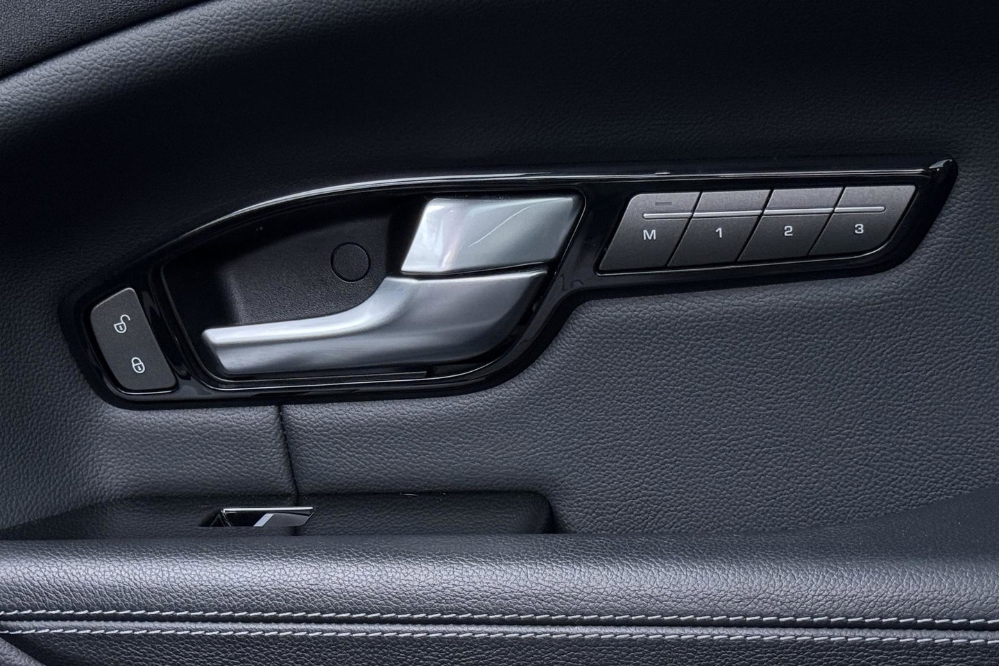 Land Rover Range Rover Evoque 2.0 eD4 HSE | Panoramadak | Stoel+Stuurverwarming | Trekhaak | Memory | Camera | 20 Inch