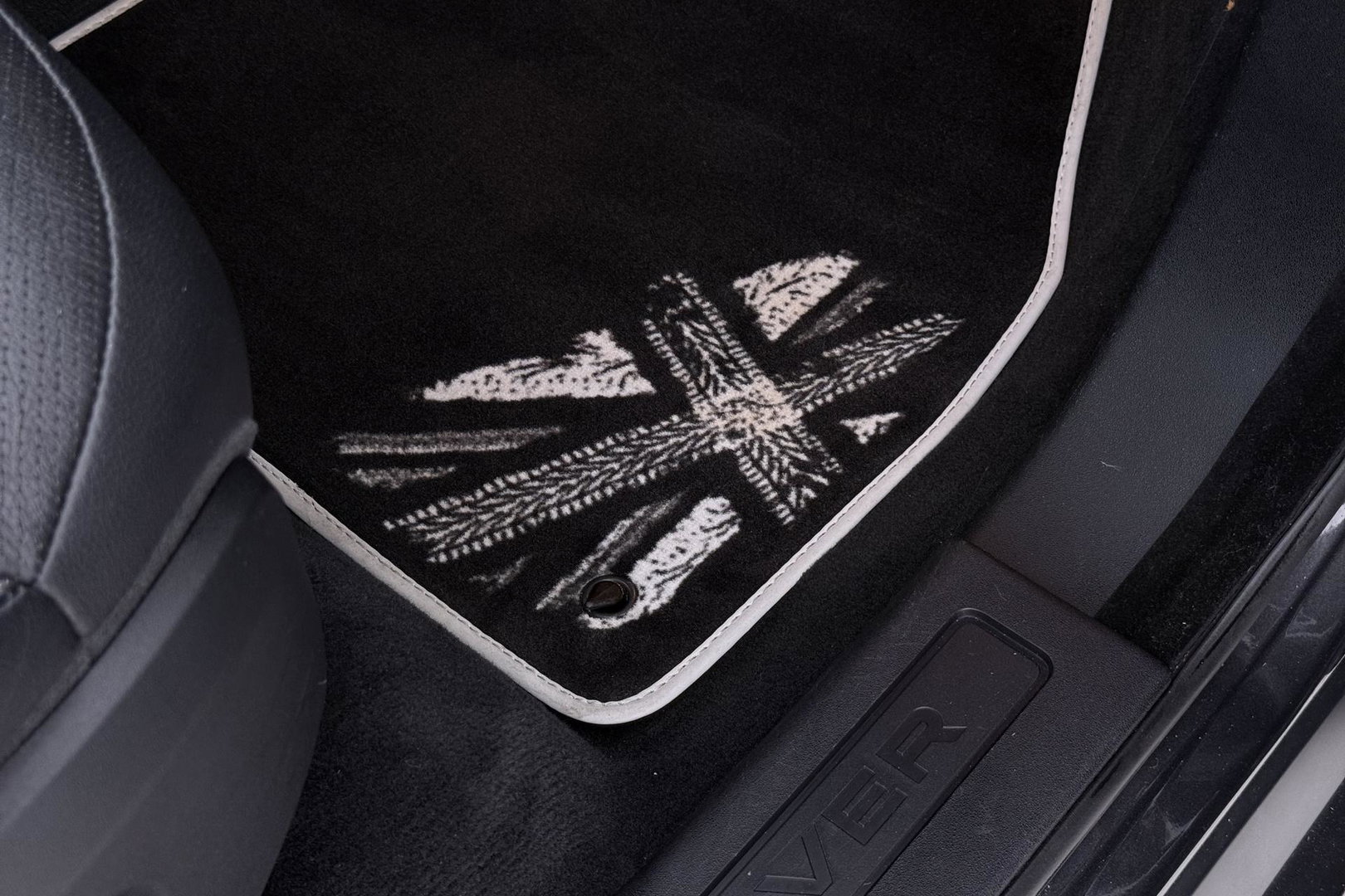 Land Rover Range Rover Evoque 2.0 eD4 HSE | Panoramadak | Stoel+Stuurverwarming | Trekhaak | Memory | Camera | 20 Inch