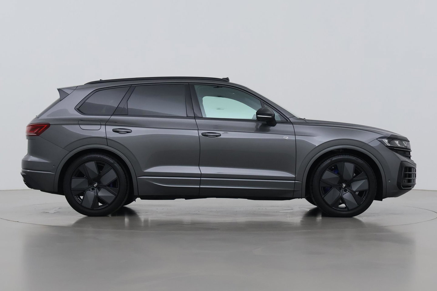 Volkswagen Touareg 3.0 TSi eHybrid 4MOTION R | FINAL EDITION | Luchtvering | Trekhaak | Panoramdak | Dynaudio | 360° Camera
