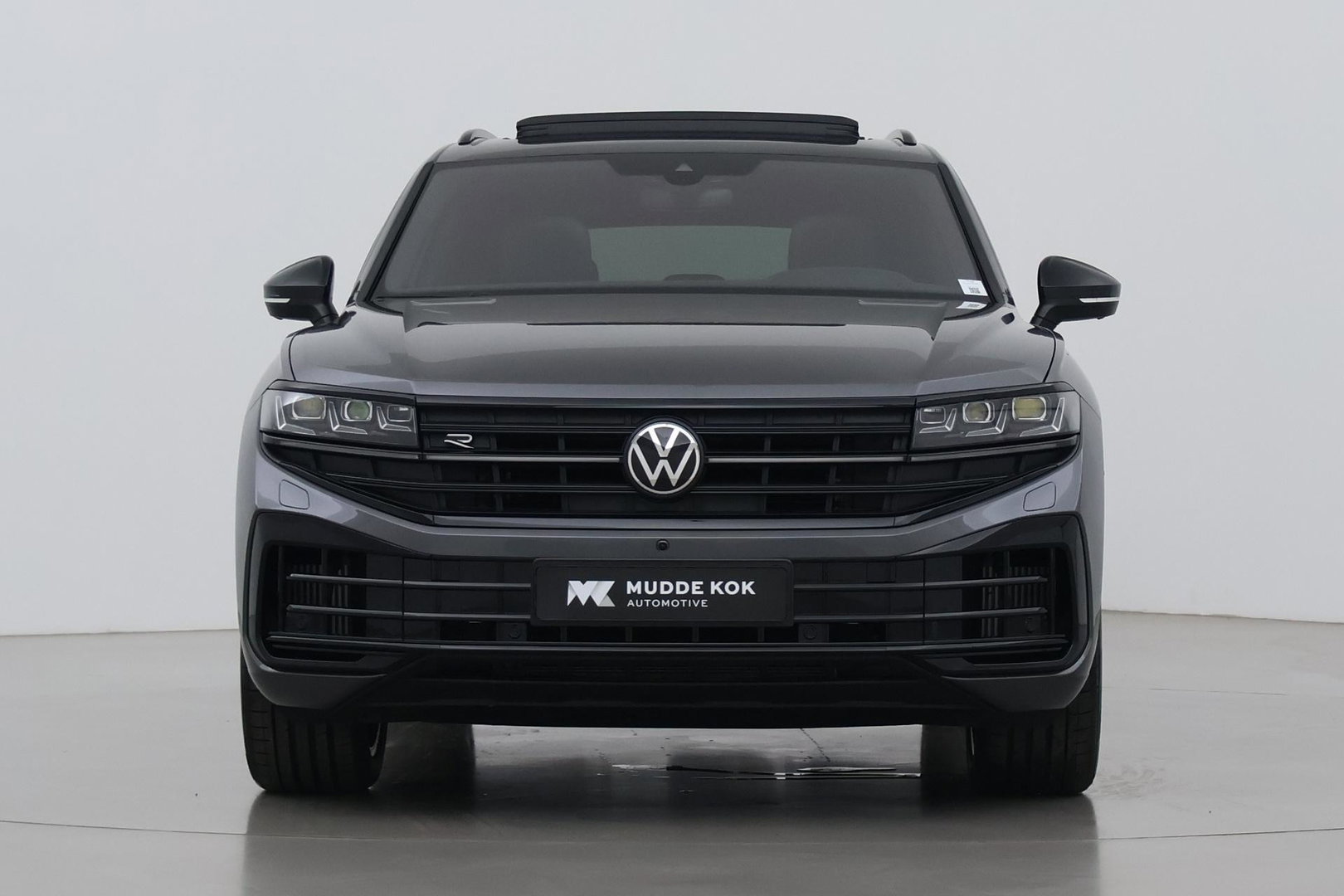 Volkswagen Touareg 3.0 TSi eHybrid 4MOTION R | FINAL EDITION | Luchtvering | Trekhaak | Panoramdak | Dynaudio | 360° Camera