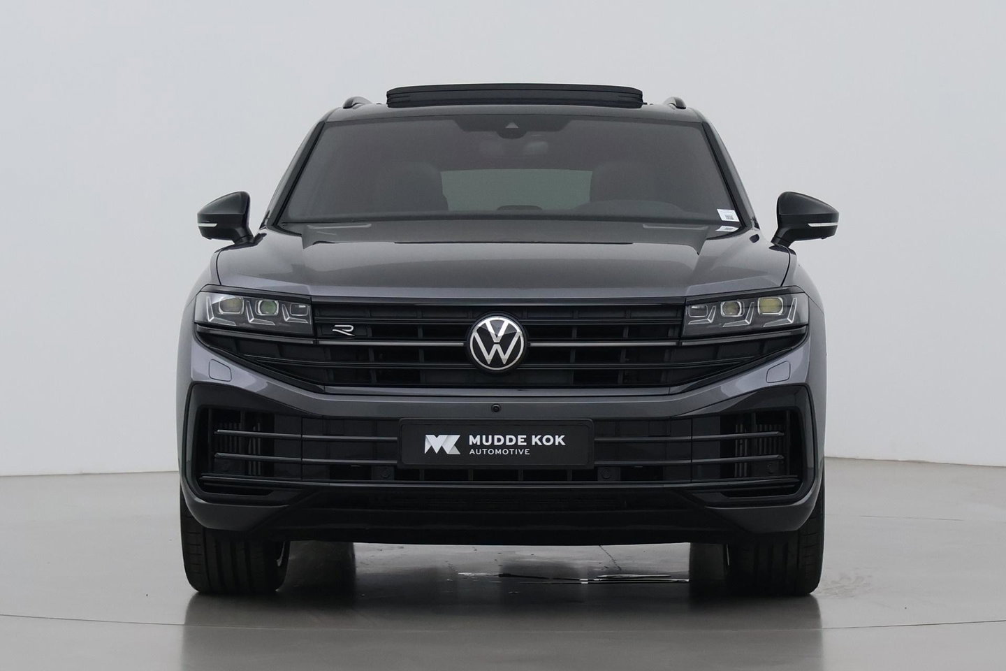 Volkswagen Touareg 3.0 TSi eHybrid 4MOTION R | FINAL EDITION | Luchtvering | Trekhaak | Panoramdak | Dynaudio | 360° Camera
