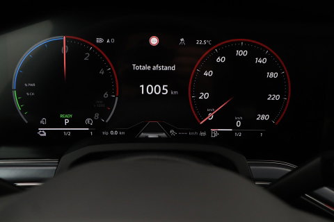 Volkswagen Touareg 3.0 TSi eHybrid 4MOTION R | FINAL EDITION | Luchtvering | Trekhaak | Panoramdak | Dynaudio | 360° Camera