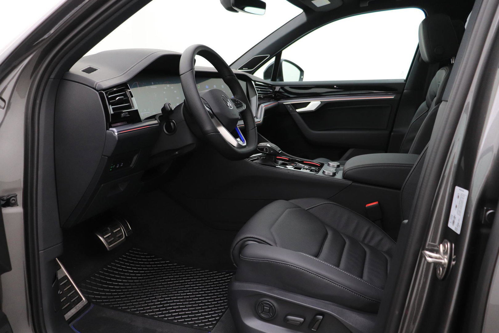 Volkswagen Touareg 3.0 TSi eHybrid 4MOTION R | FINAL EDITION | Luchtvering | Trekhaak | Panoramdak | Dynaudio | 360° Camera