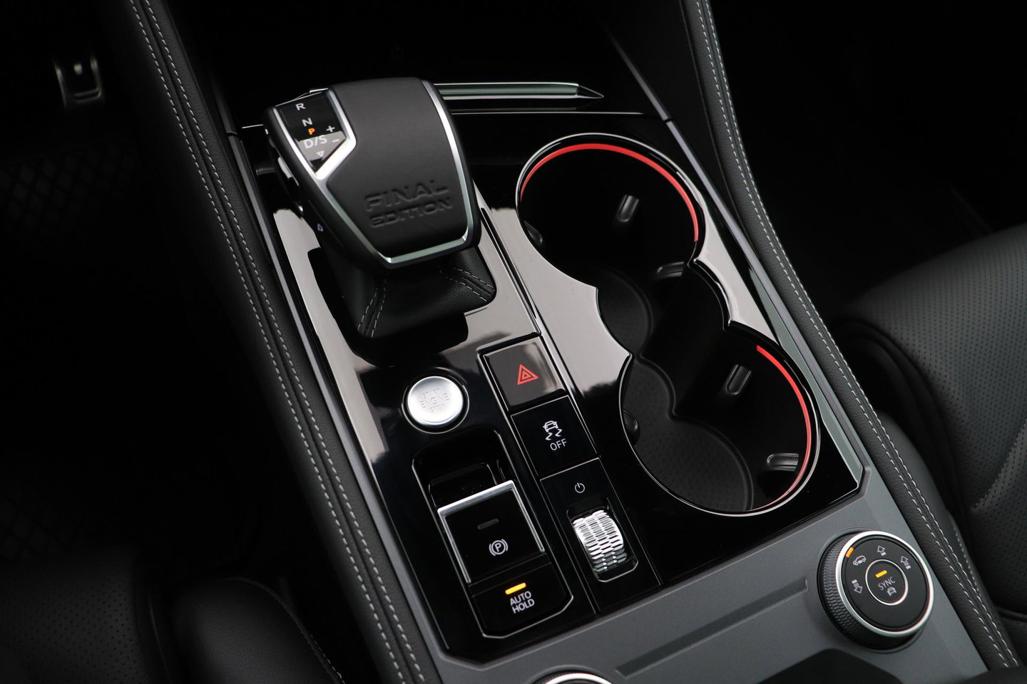 Volkswagen Touareg 3.0 TSi eHybrid 4MOTION R | FINAL EDITION | Luchtvering | Trekhaak | Panoramdak | Dynaudio | 360° Camera
