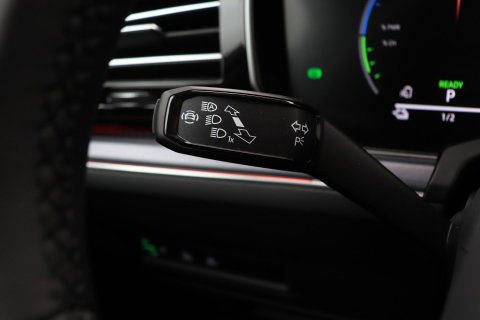 Volkswagen Touareg 3.0 TSi eHybrid 4MOTION R | FINAL EDITION | Luchtvering | Trekhaak | Panoramdak | Dynaudio | 360° Camera