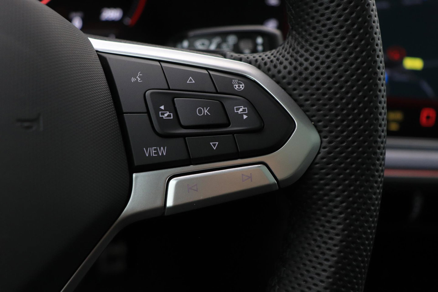 Volkswagen Touareg 3.0 TSi eHybrid 4MOTION R | FINAL EDITION | Luchtvering | Trekhaak | Panoramdak | Dynaudio | 360° Camera