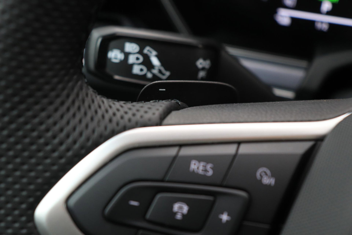 Volkswagen Touareg 3.0 TSi eHybrid 4MOTION R | FINAL EDITION | Luchtvering | Trekhaak | Panoramdak | Dynaudio | 360° Camera