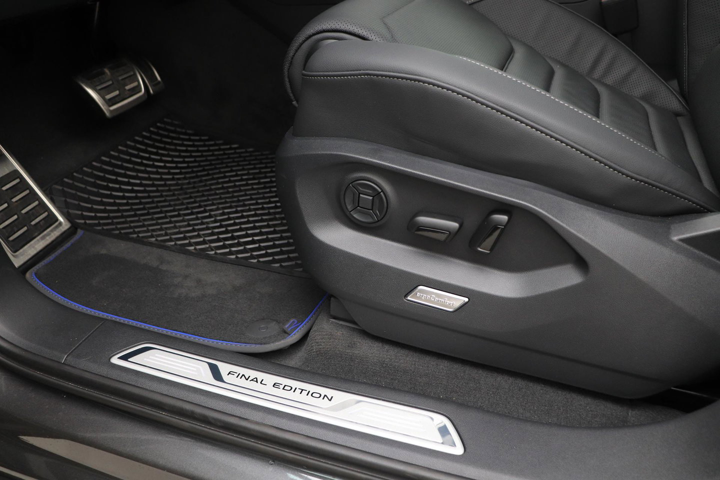 Volkswagen Touareg 3.0 TSi eHybrid 4MOTION R | FINAL EDITION | Luchtvering | Trekhaak | Panoramdak | Dynaudio | 360° Camera