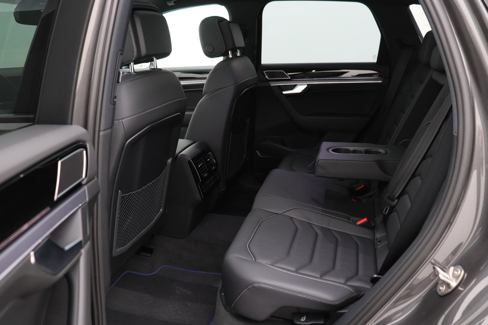 Volkswagen Touareg 3.0 TSi eHybrid 4MOTION R | FINAL EDITION | Luchtvering | Trekhaak | Panoramdak | Dynaudio | 360° Camera