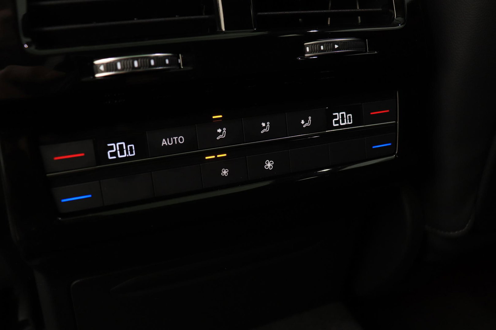 Volkswagen Touareg 3.0 TSi eHybrid 4MOTION R | FINAL EDITION | Luchtvering | Trekhaak | Panoramdak | Dynaudio | 360° Camera