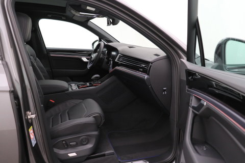 Volkswagen Touareg 3.0 TSi eHybrid 4MOTION R | FINAL EDITION | Luchtvering | Trekhaak | Panoramdak | Dynaudio | 360° Camera