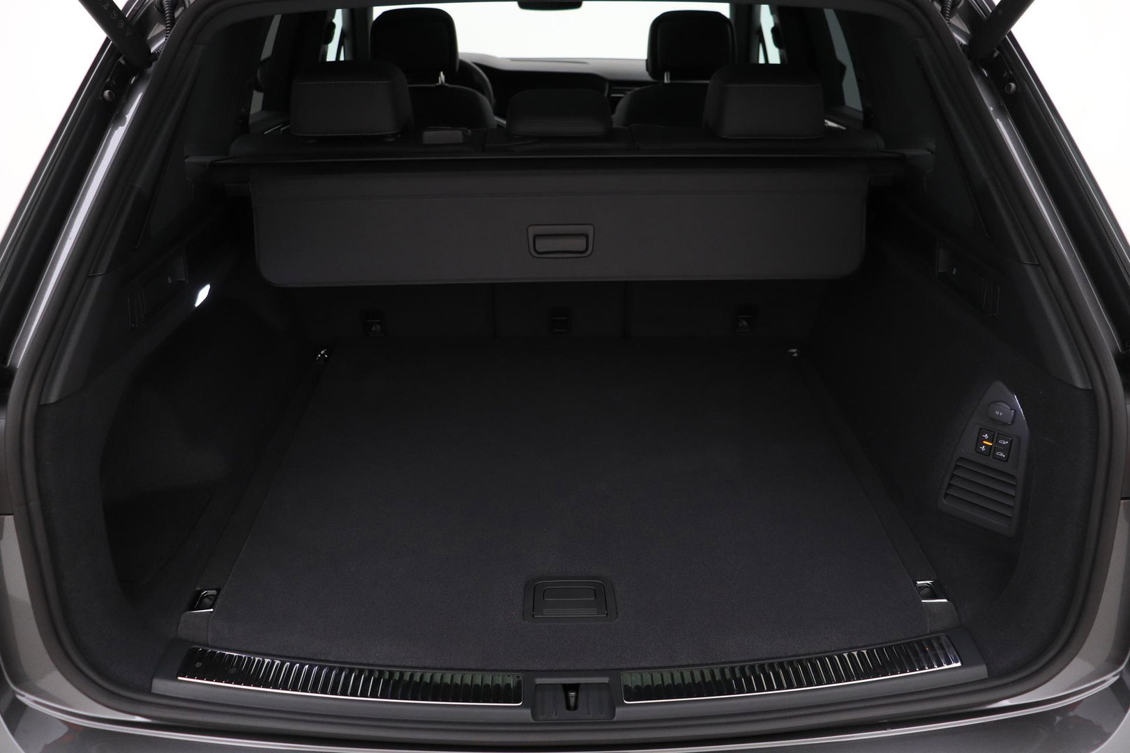 Volkswagen Touareg 3.0 TSi eHybrid 4MOTION R | FINAL EDITION | Luchtvering | Trekhaak | Panoramdak | Dynaudio | 360° Camera