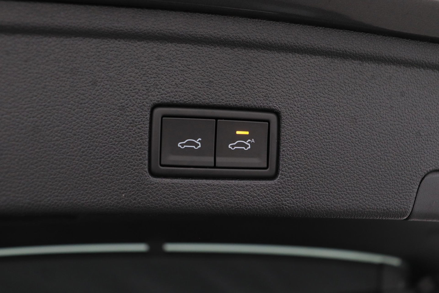 Volkswagen Touareg 3.0 TSi eHybrid 4MOTION R | FINAL EDITION | Luchtvering | Trekhaak | Panoramdak | Dynaudio | 360° Camera