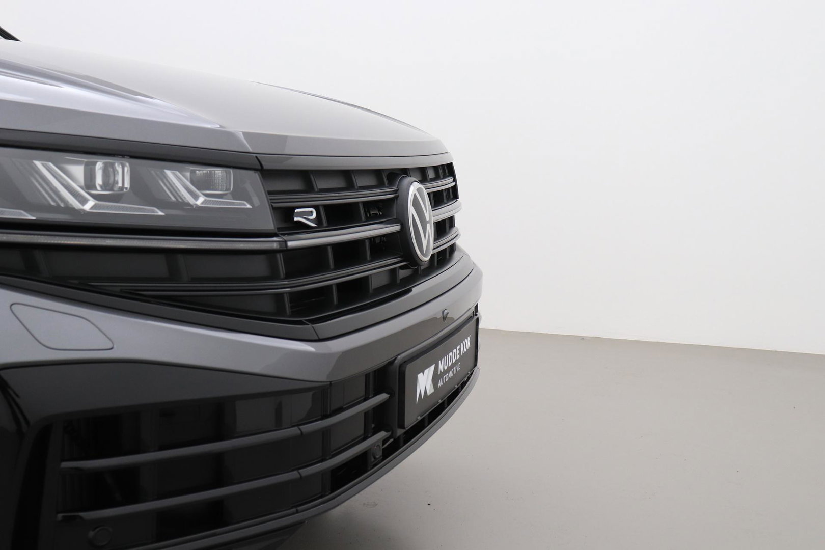 Volkswagen Touareg 3.0 TSi eHybrid 4MOTION R | FINAL EDITION | Luchtvering | Trekhaak | Panoramdak | Dynaudio | 360° Camera