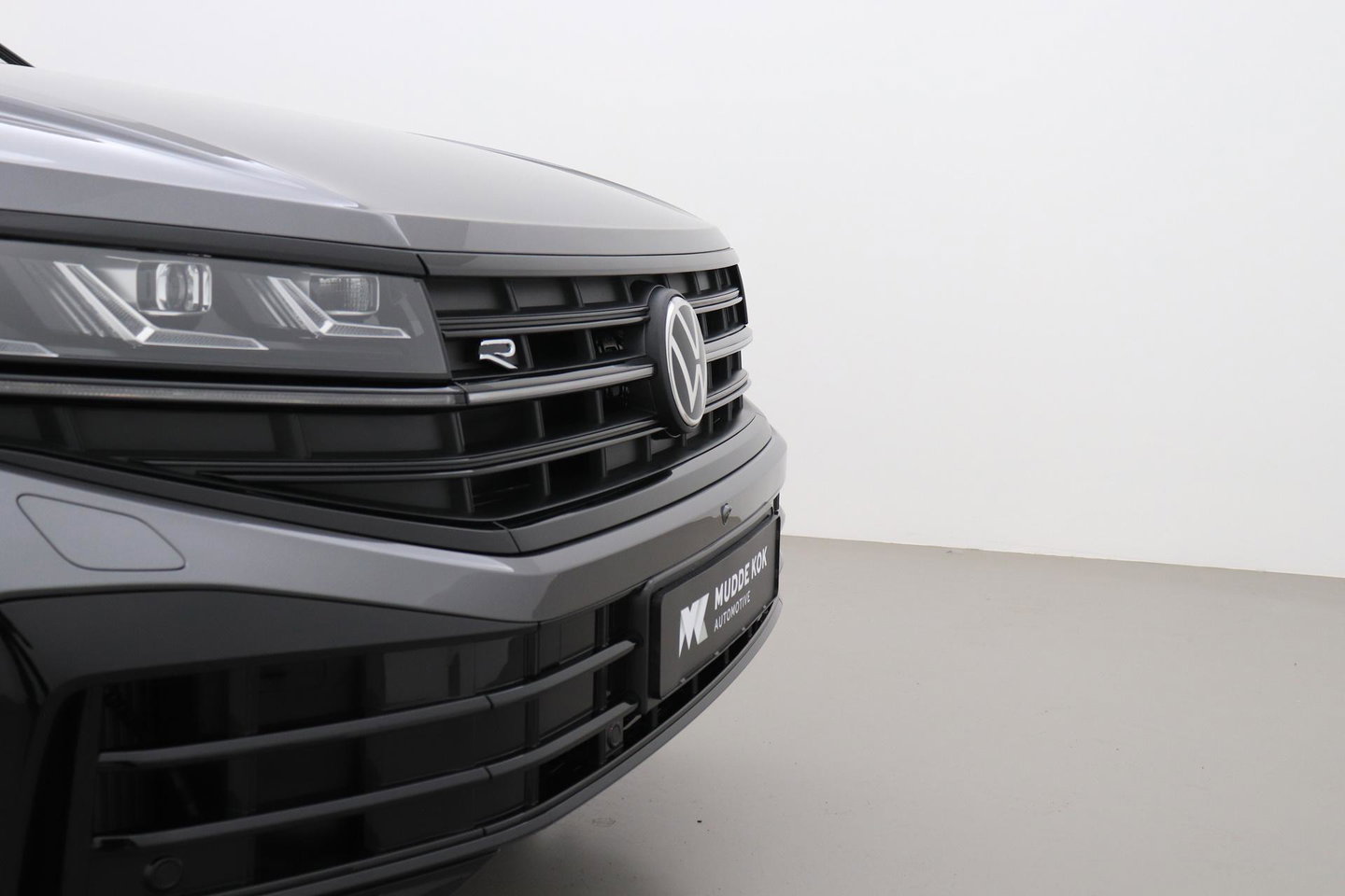 Volkswagen Touareg 3.0 TSi eHybrid 4MOTION R | FINAL EDITION | Luchtvering | Trekhaak | Panoramdak | Dynaudio | 360° Camera
