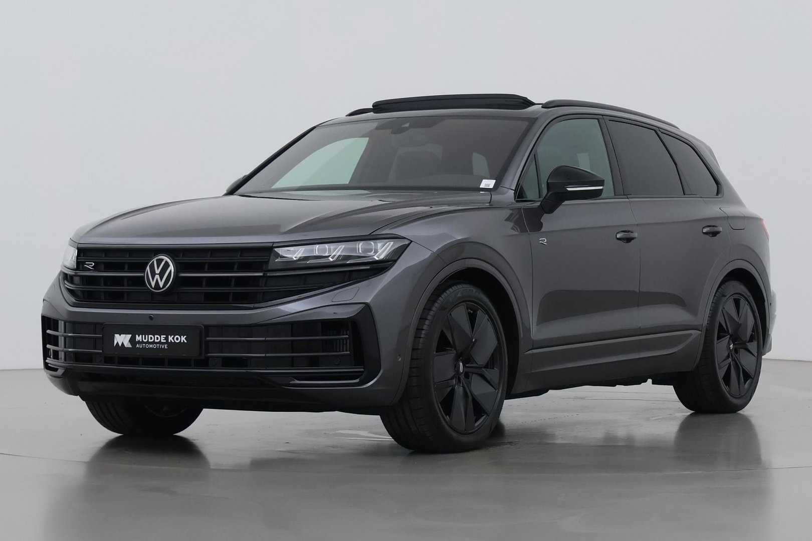 Volkswagen Touareg 3.0 TSi eHybrid 4MOTION R | FINAL EDITION | Luchtvering | Trekhaak | Panoramdak | Dynaudio | 360° Camera