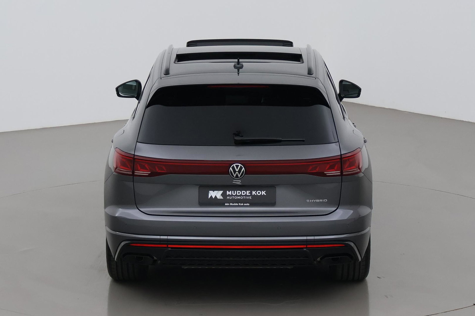Volkswagen Touareg 3.0 TSi eHybrid 4MOTION R | FINAL EDITION | Luchtvering | Trekhaak | Panoramdak | Dynaudio | 360° Camera