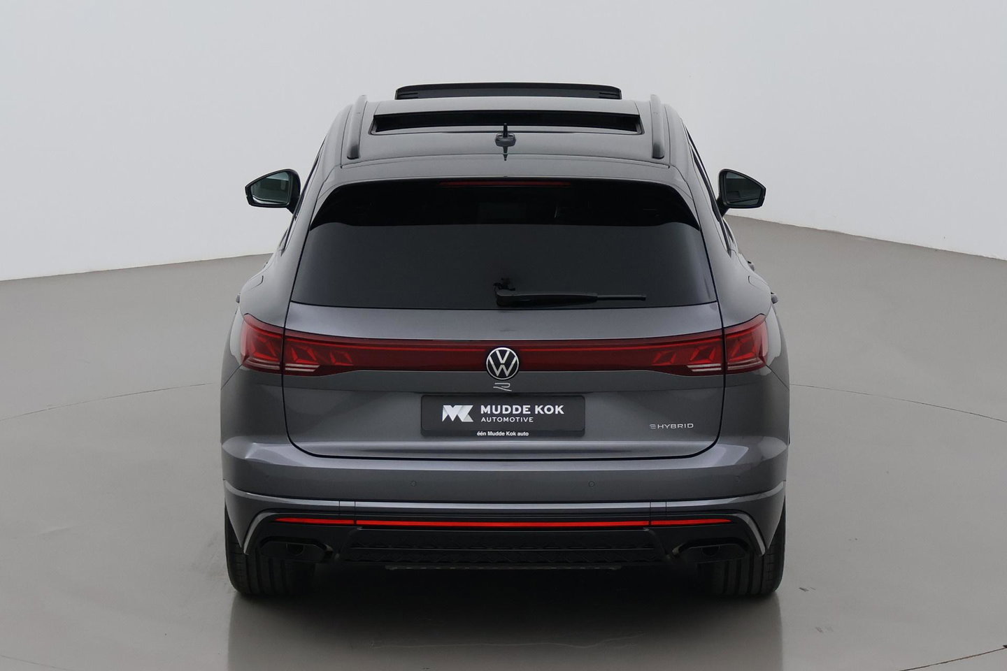 Volkswagen Touareg 3.0 TSi eHybrid 4MOTION R | FINAL EDITION | Luchtvering | Trekhaak | Panoramdak | Dynaudio | 360° Camera