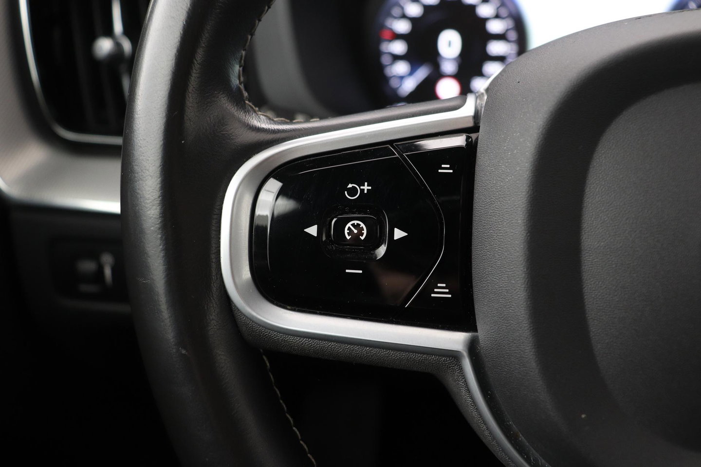 Volvo XC60 B5 R-Design | Panoramadak | ACC | 360° Camera | Head-Up | Harman/Kardon | 20 Inch