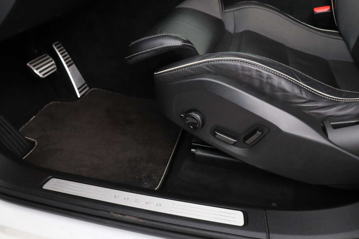 Volvo XC60 B5 R-Design | Panoramadak | ACC | 360° Camera | Head-Up | Harman/Kardon | 20 Inch
