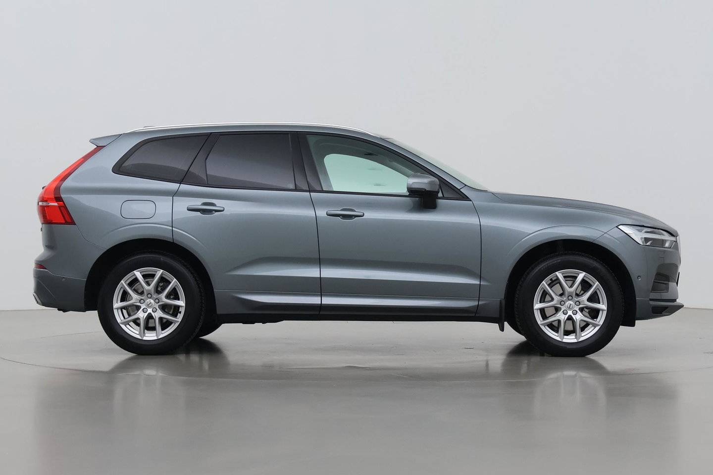 Volvo XC60 2.0 D4 Momentum | ACC | Trekhaak | Camera | Stoel+Stuurverwarming | Getint Glas | Apple Carplay