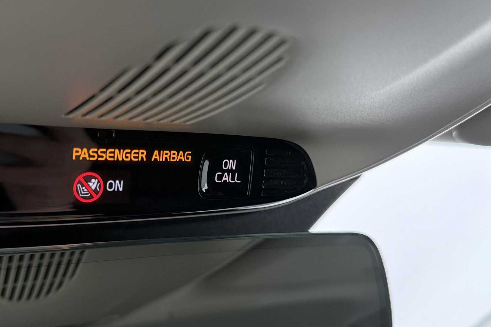 Volvo XC60 2.0 D4 Momentum | ACC | Trekhaak | Camera | Stoel+Stuurverwarming | Getint Glas | Apple Carplay