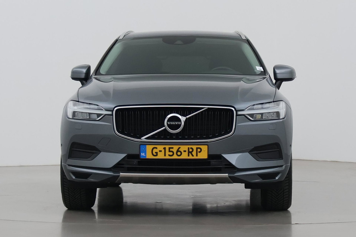 Volvo XC60 2.0 D4 Momentum | ACC | Trekhaak | Camera | Stoel+Stuurverwarming | Getint Glas | Apple Carplay