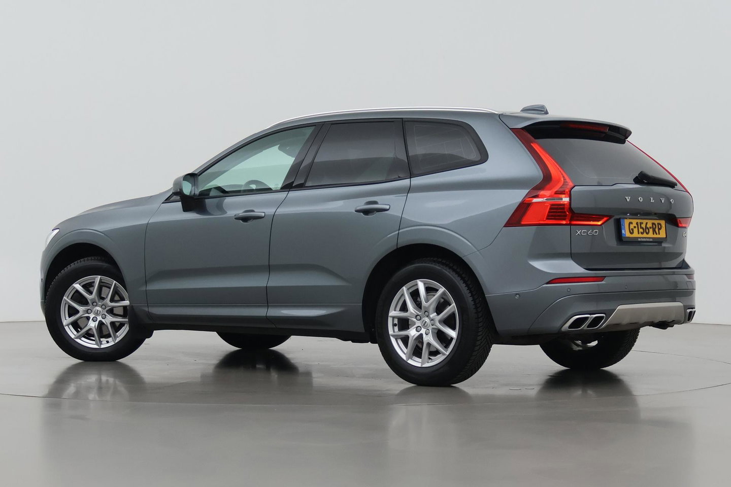 Volvo XC60 2.0 D4 Momentum | ACC | Trekhaak | Camera | Stoel+Stuurverwarming | Getint Glas | Apple Carplay