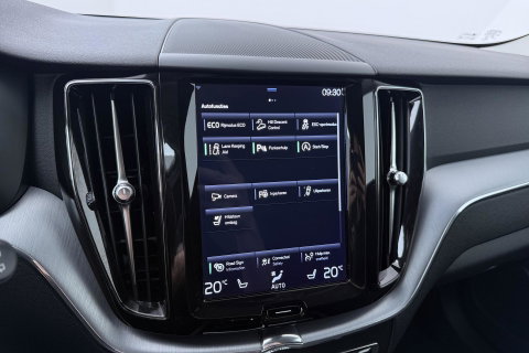 Volvo XC60 2.0 D4 Momentum | ACC | Trekhaak | Camera | Stoel+Stuurverwarming | Getint Glas | Apple Carplay