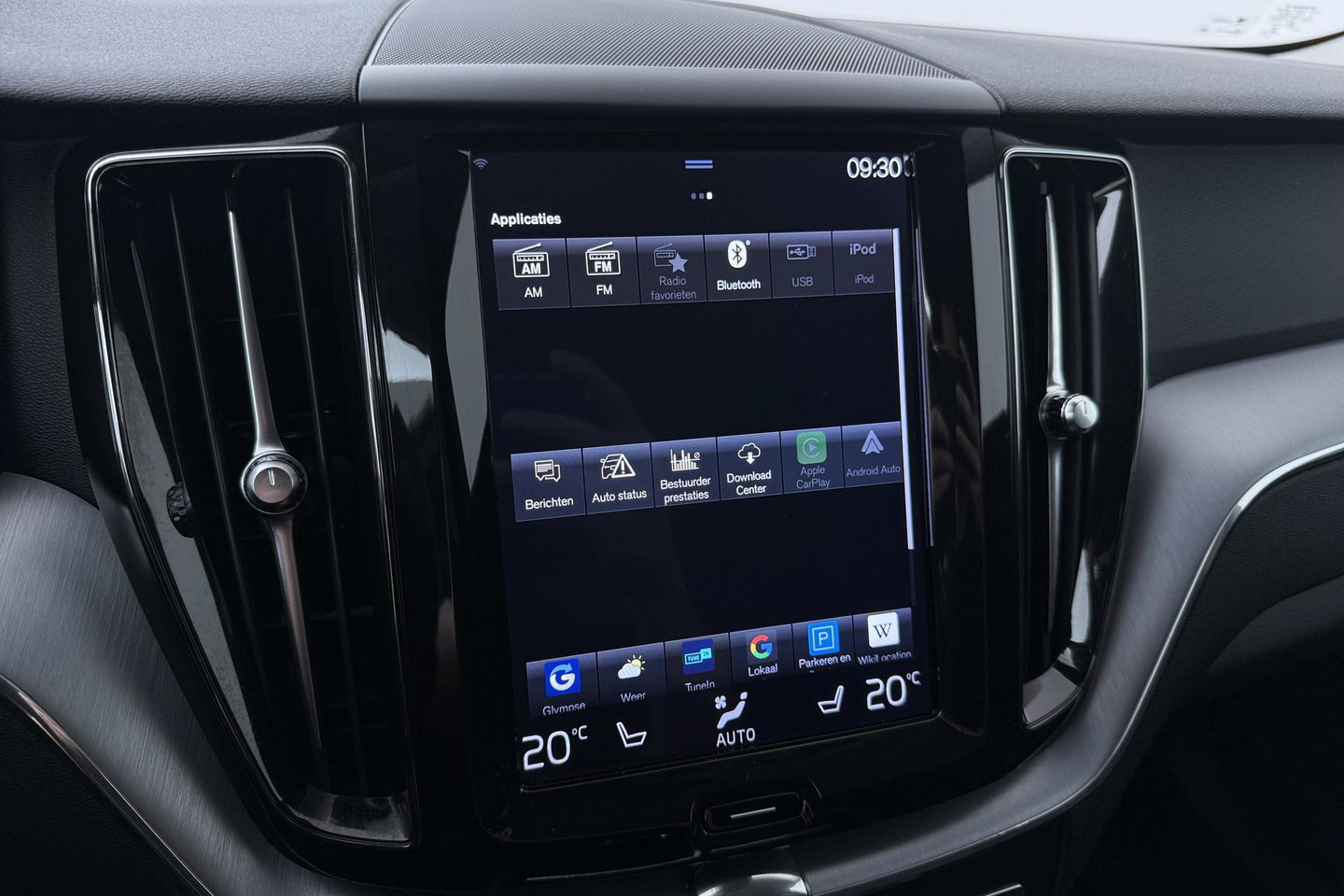 Volvo XC60 2.0 D4 Momentum | ACC | Trekhaak | Camera | Stoel+Stuurverwarming | Getint Glas | Apple Carplay