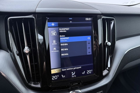 Volvo XC60 2.0 D4 Momentum | ACC | Trekhaak | Camera | Stoel+Stuurverwarming | Getint Glas | Apple Carplay