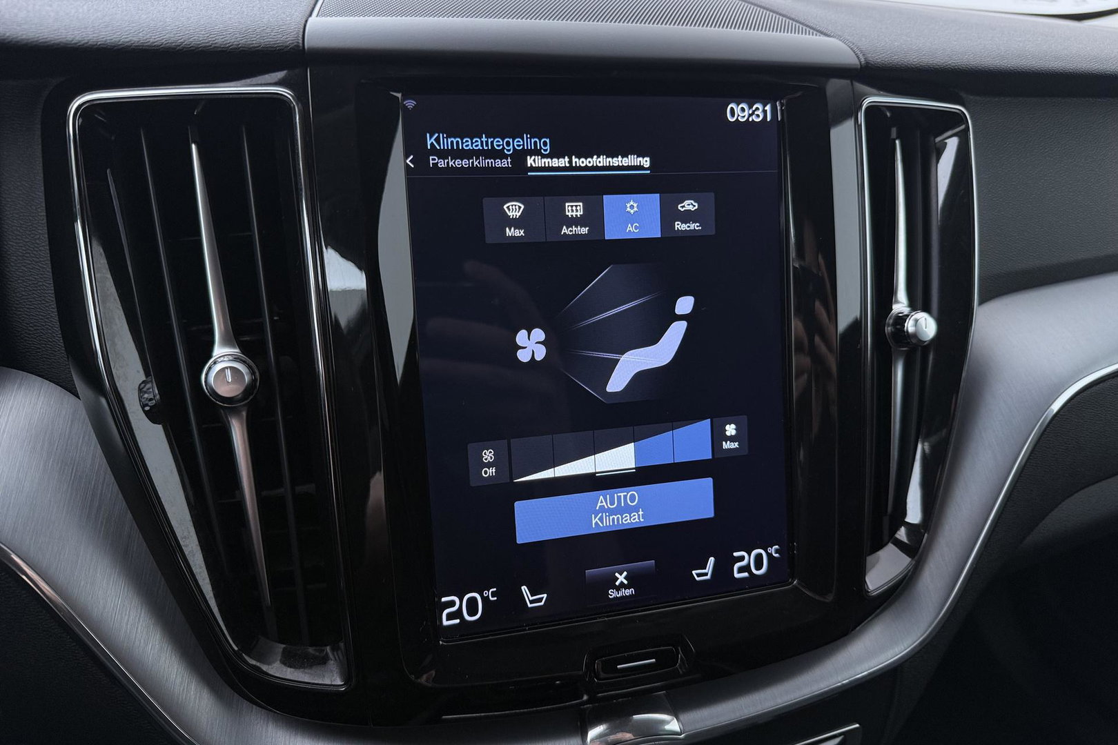 Volvo XC60 2.0 D4 Momentum | ACC | Trekhaak | Camera | Stoel+Stuurverwarming | Getint Glas | Apple Carplay