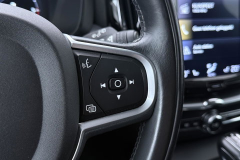 Volvo XC60 2.0 D4 Momentum | ACC | Trekhaak | Camera | Stoel+Stuurverwarming | Getint Glas | Apple Carplay