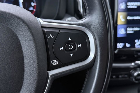 Volvo XC60 2.0 D4 Momentum | ACC | Trekhaak | Camera | Stoel+Stuurverwarming | Getint Glas | Apple Carplay
