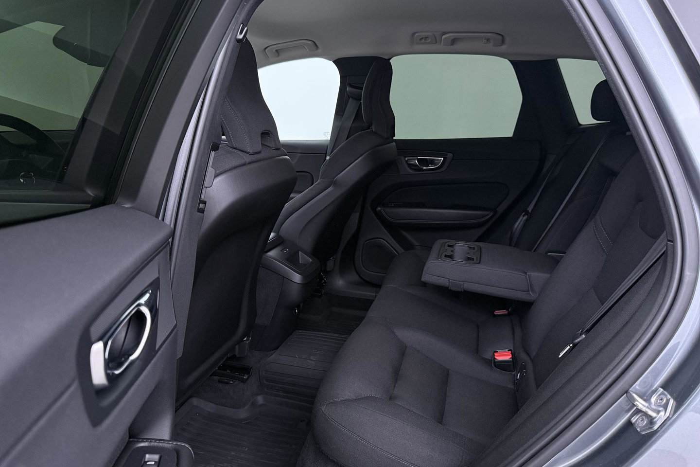 Volvo XC60 2.0 D4 Momentum | ACC | Trekhaak | Camera | Stoel+Stuurverwarming | Getint Glas | Apple Carplay
