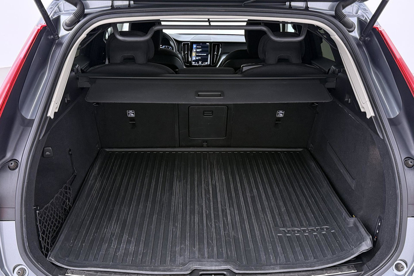 Volvo XC60 2.0 D4 Momentum | ACC | Trekhaak | Camera | Stoel+Stuurverwarming | Getint Glas | Apple Carplay