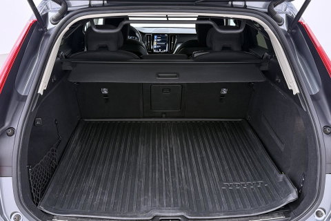 Volvo XC60 2.0 D4 Momentum | ACC | Trekhaak | Camera | Stoel+Stuurverwarming | Getint Glas | Apple Carplay
