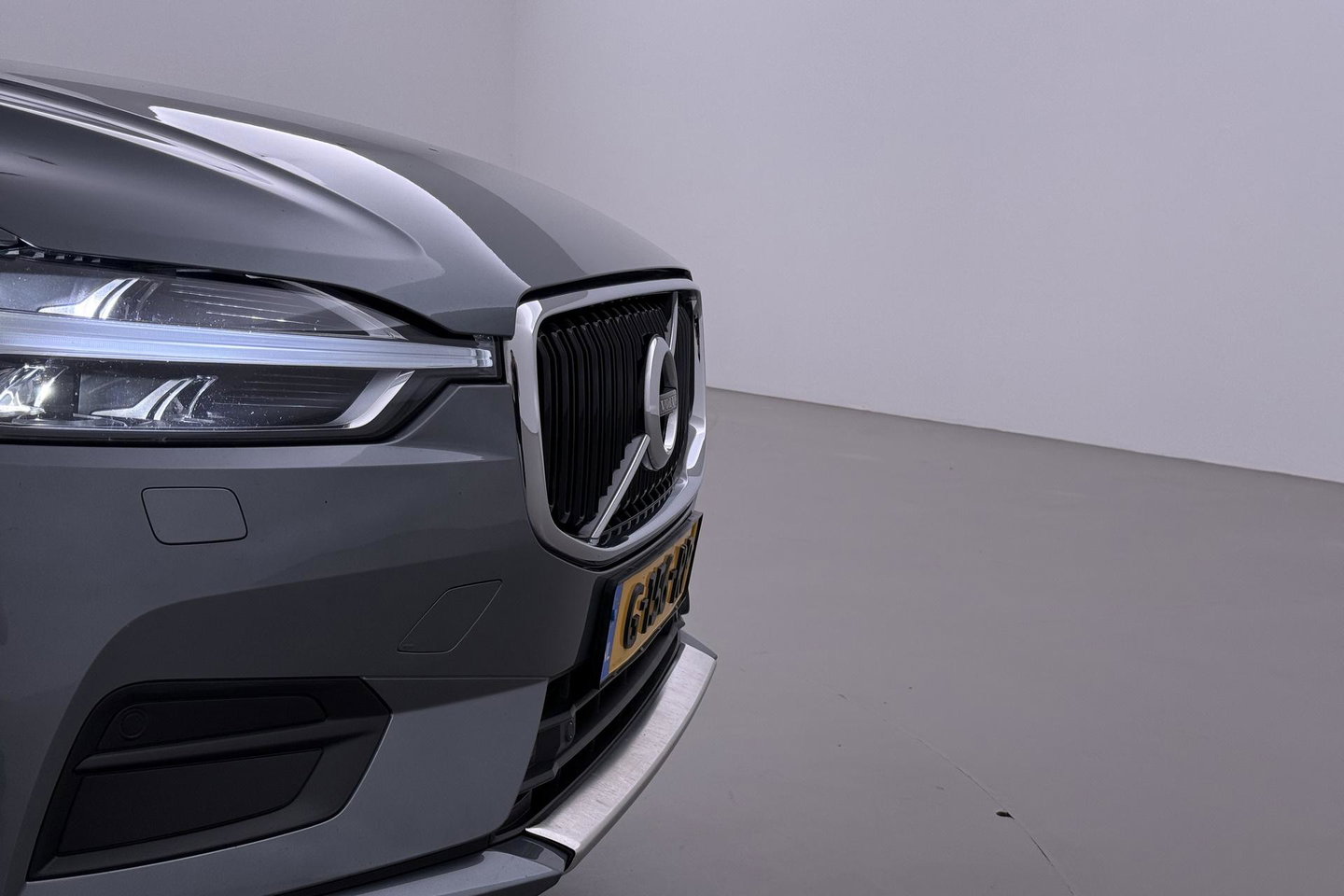 Volvo XC60 2.0 D4 Momentum | ACC | Trekhaak | Camera | Stoel+Stuurverwarming | Getint Glas | Apple Carplay