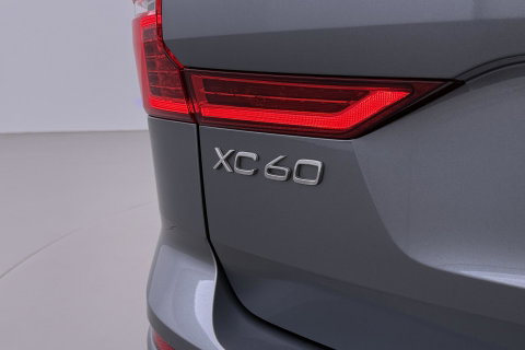 Volvo XC60 2.0 D4 Momentum | ACC | Trekhaak | Camera | Stoel+Stuurverwarming | Getint Glas | Apple Carplay