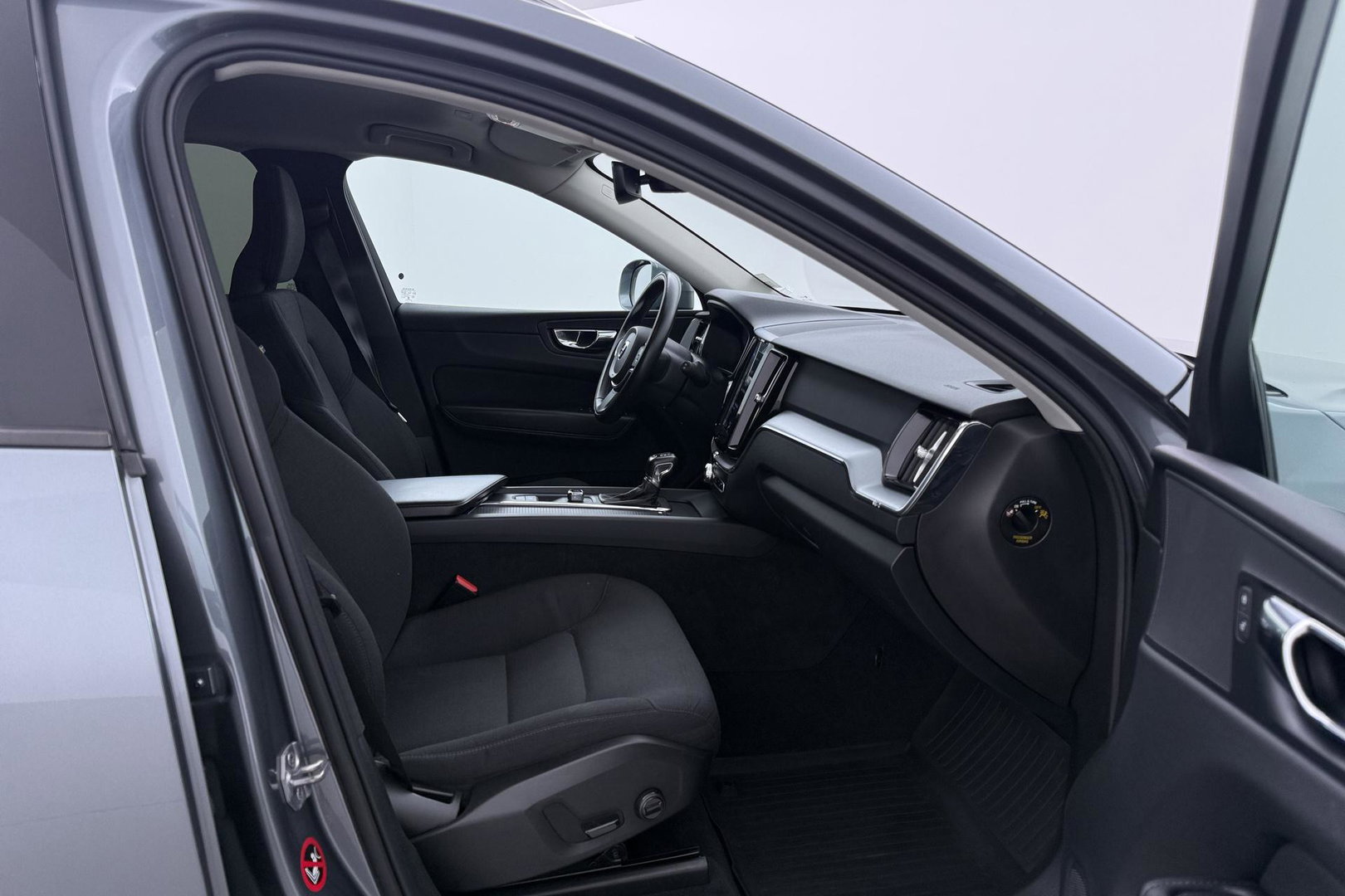 Volvo XC60 2.0 D4 Momentum | ACC | Trekhaak | Camera | Stoel+Stuurverwarming | Getint Glas | Apple Carplay