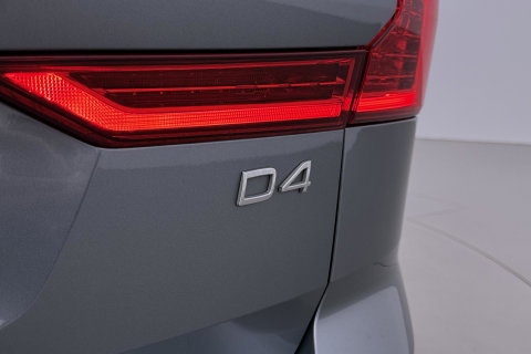 Volvo XC60 2.0 D4 Momentum | ACC | Trekhaak | Camera | Stoel+Stuurverwarming | Getint Glas | Apple Carplay