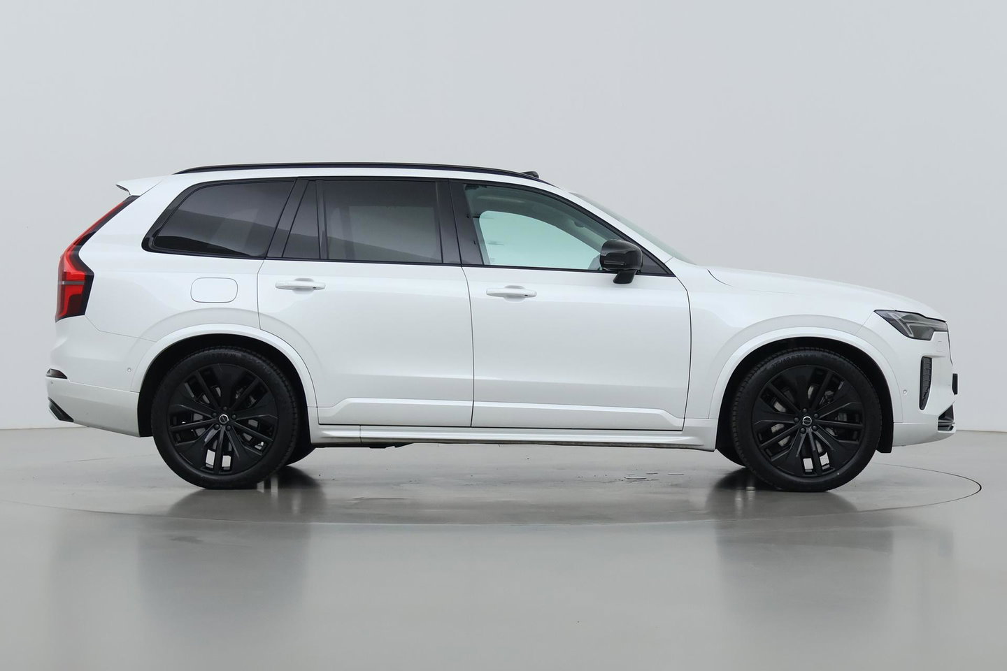 Volvo XC90 2.0 T8 Plug-in hybrid AWD Ultra Dark | FACELIFT | ACC | Stoelventilatie | Luchtvering | Trekhaak | 360° Camera